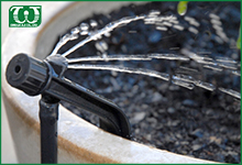 Sử dụng béc tưới cây phun mưa 4 tia Postream cho sân vườn